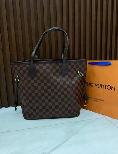 لويس فيتون | Louis vuitton بني مقاس وسط