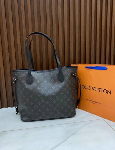 لويس فيتون | Louis vuitton أسود مقاس وسط
