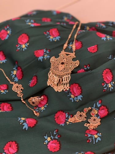 طقم مطلي الذهب