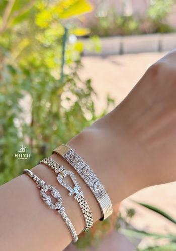 أساور عصرية رائعة.. مرنة تناسب مختلف المقاسات