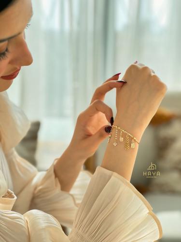 اسوارة رائعة مطلية مزينة بأشكال جميلة