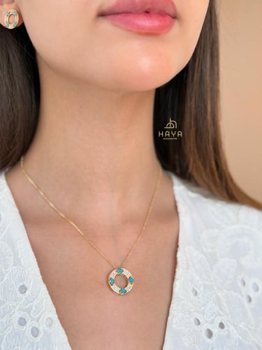 طقم بشكل لافت مميز بالزريكون الازرق والابيض.. مطلي...