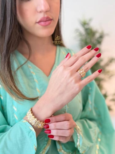اطقم مميزة فاخرة مزينة باللؤلؤ (اسوارة + خاتم)