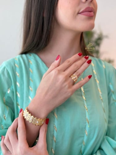 اطقم مميزة فاخرة مزينة باللؤلؤ (اسوارة + خاتم)