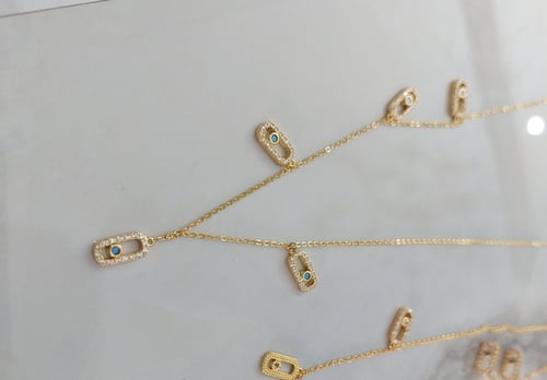 طقم (سلسال تشوكر قصير + حلق) مطليين ومزينين بالزري...