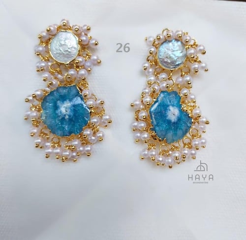 حلق بالاحجار.. مطلي بماء الذهب ومزين باللؤلؤ