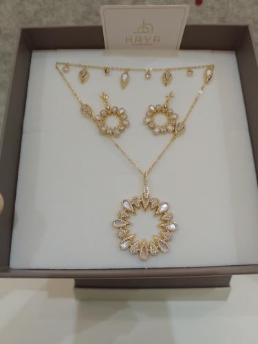 طقم فاخر ب 3 قطع (سلسال طويل + سلسال قصير تشوكر +...