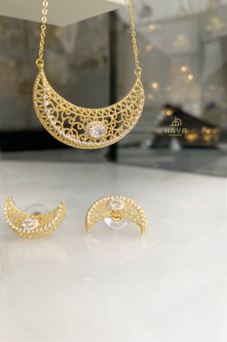 طقم (سلسال + حلق) مطليين ومزينين بالزريكون