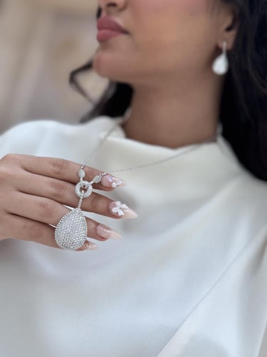 طقم (سلسال بوشرن طويل + حلق) مطليين