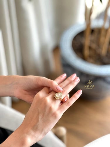 طقم فاخر بحجر مميز.. مطلي (عقد سلسال + حلق + خاتم)