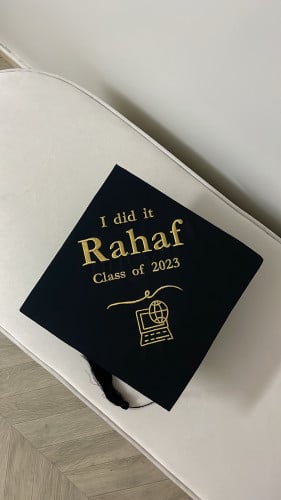 قبعة تخرج ( مع امكانية تغيير الاسم )