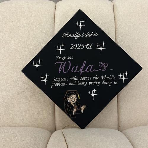 قبعة تخرج مع امكانيية تغيير الاسم