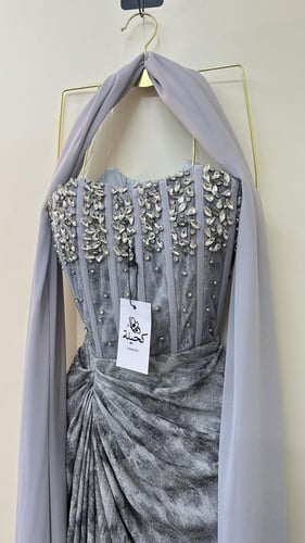 فستان سهرة مطرز