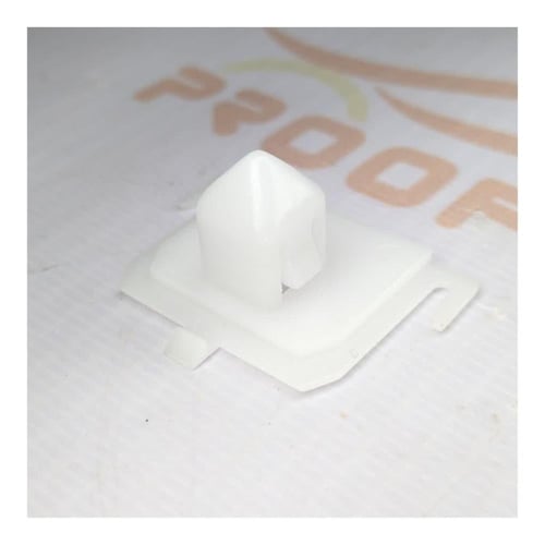 كلبس جلد وسط الباب لاندكروزر 2003 - 2007 ابيض اصلي