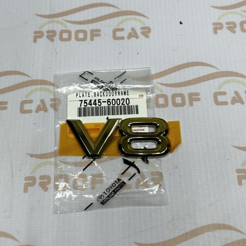 علامة V8 لاندكروزر 98 الى 2007 ذهبي اصلي