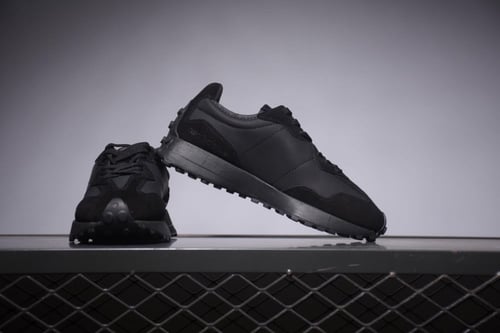 New balance triple black