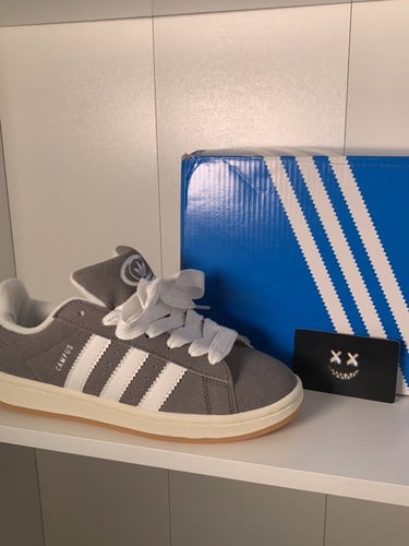 شوز اديداس رمادي