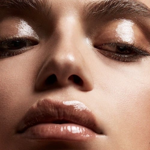 قلوس ملمع ومكبر الشفايف بومب يونيفرسال من فينتي بي...