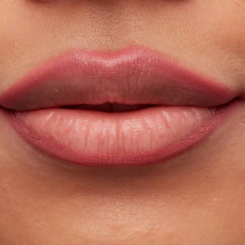 محدد شفاه سويدي مطفي كانيس من ان واي اكس- 31