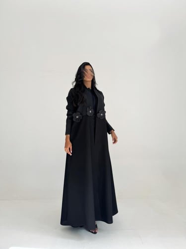 #58 عباية كتان مع جازار اسود وورد بروش وطرحة بطرف...