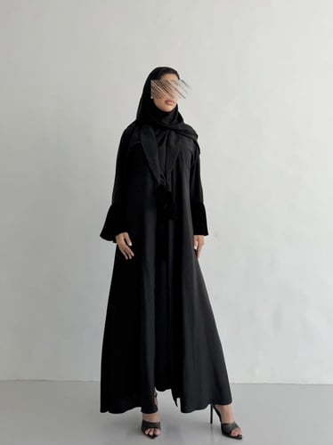 98# عباية قماش كريب كوري قصة نص كلوش مع اكمام مخمل...