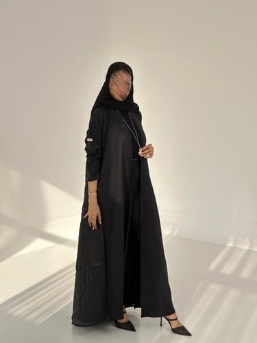 75# عباية قماش كريب مع قماش جاكار قصة نص كلوش وطرح...