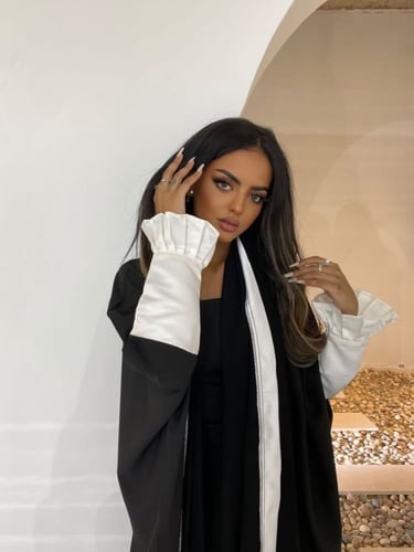 #007 عباية قماش كريب اسود قصة فراشه واكمام تفته نا...