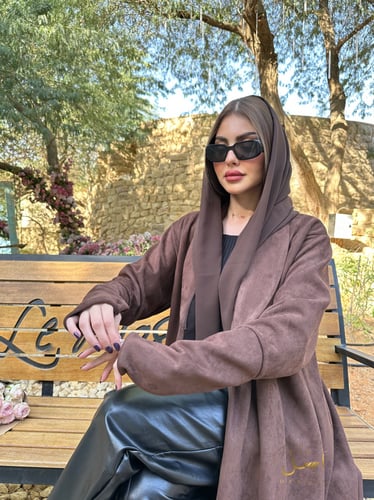 #018 عباية شامواه بني مع فرو مثبت بطقطق مخفي واكما...