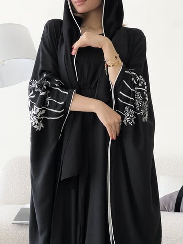 31# عباية قصة بشت مع تطريز باللون الابيض