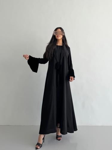 98# عباية قماش كريب كوري قصة نص كلوش مع اكمام مخمل...