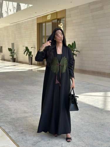 #90 عباية اليوم الوطني قماش كريب قصة نص كلوش مع تط...