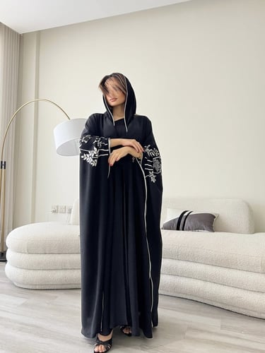 31# عباية قصة بشت مع تطريز باللون الابيض