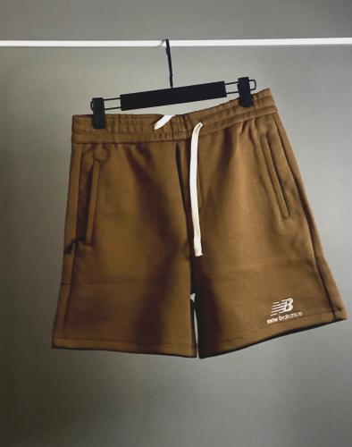 Cotton "New Balance" shorts in caramel brown.
