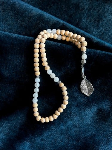 سبحة خشبي مع عقيق K.S60