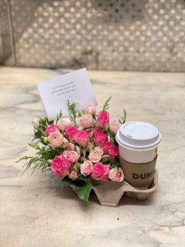 كوب ورد وقهوى