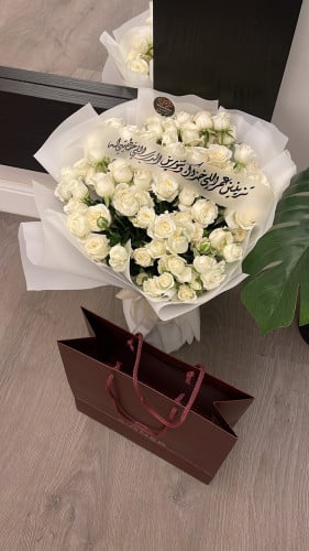 Uباقة بيبي روز ابيض