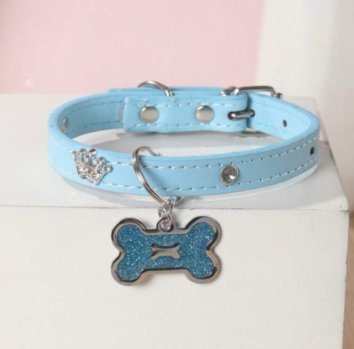 طوق عنق عريض مع تعليقة على شكل عظمة للقطط والكلاب