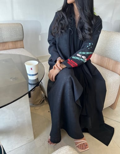 عباية سوداء بظهر مطرز - 145