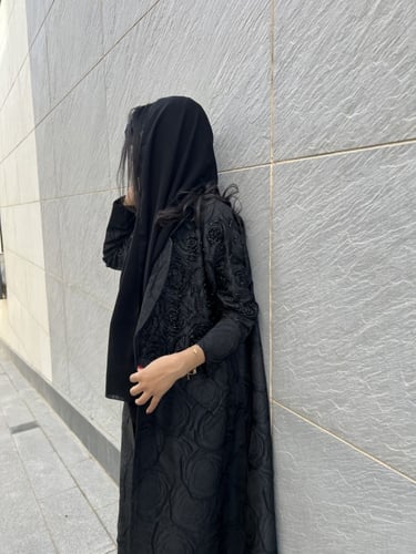 عباية سوداء x شك اسود - 180