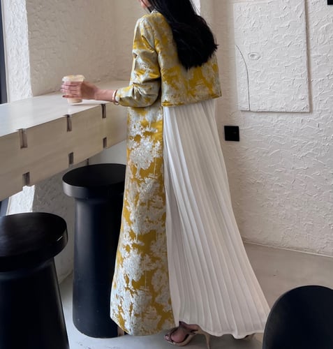 عباية تفتة بلون مميز مع كسرات - 089