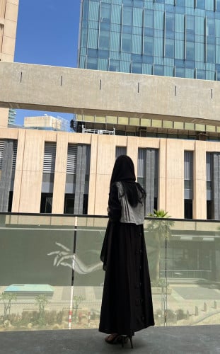 عبايه بني بظهر ازرار - 125