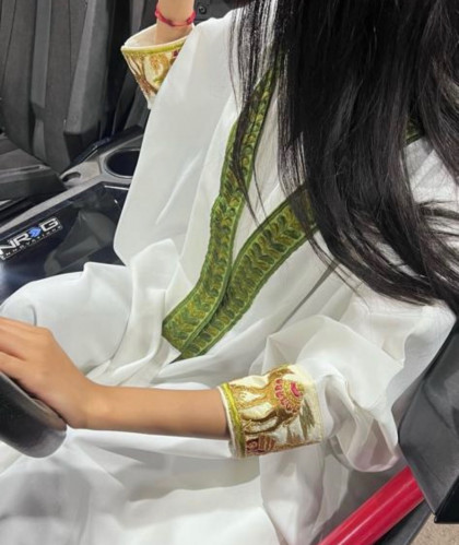 عباية بيضاء بتطريز اخضر - 103