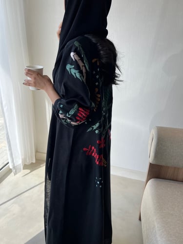 عباية سوداء بظهر مطرز - 145