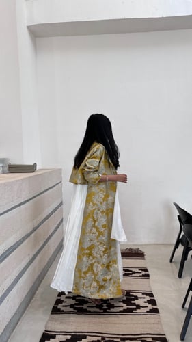 عباية تفتة بلون مميز مع كسرات - 089