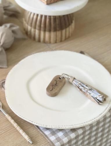 لوقو عيد سعيد خشب