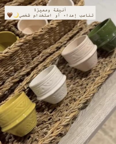 4 فناجيل مع علبة خوص مقسمة