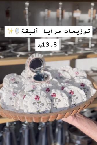 توزيعات مرايا بقماش مطرز