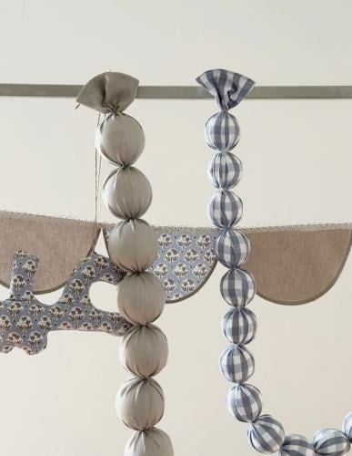 تعليقة الحلويات كاروهات