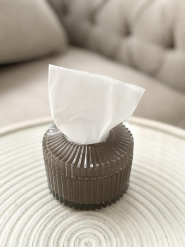 علبة منديل زجاج بني