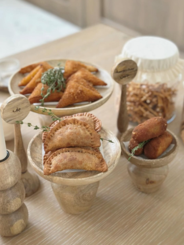 استاند تقديم خشبي